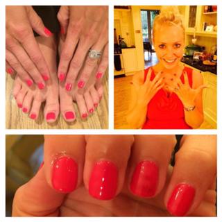 Laura Hamilton feet photo thumbnail