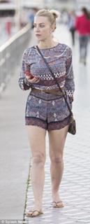 Laura Hamilton feet photo thumbnail