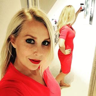 Laura Hamilton feet photo thumbnail