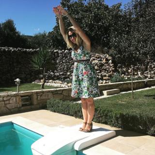 Laura Hamilton feet photo thumbnail