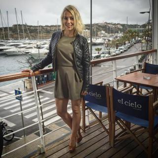 Laura Hamilton feet photo thumbnail