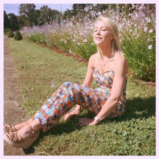 Laura Hamilton feet photo thumbnail