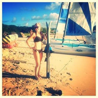 Laura Hamilton feet photo thumbnail