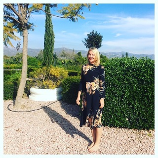 Laura Hamilton feet photo thumbnail