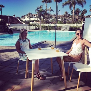 Laura Hamilton feet photo thumbnail