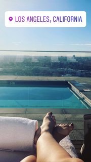 Laura Hamilton feet photo thumbnail