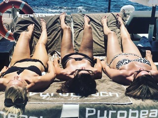 Laura Hamilton feet photo thumbnail