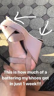 Laura Hamilton feet photo thumbnail