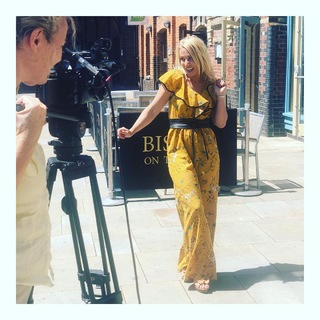 Laura Hamilton feet photo thumbnail