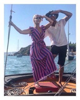 Laura Hamilton feet photo thumbnail