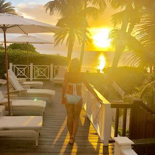 Laura Hamilton feet photo thumbnail