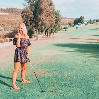 Laura Hamilton feet photo thumbnail