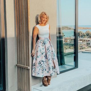 Laura Hamilton feet photo thumbnail