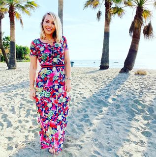 Laura Hamilton feet photo thumbnail