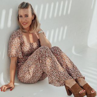 Laura Hamilton feet photo thumbnail