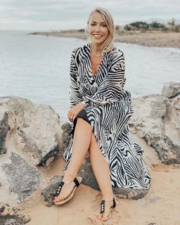 Laura Hamilton feet photo thumbnail