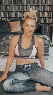 Laura Hamilton feet photo thumbnail