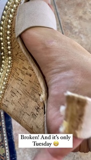 Laura Hamilton feet photo thumbnail