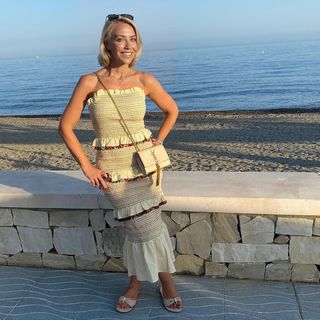 Laura Hamilton feet photo thumbnail