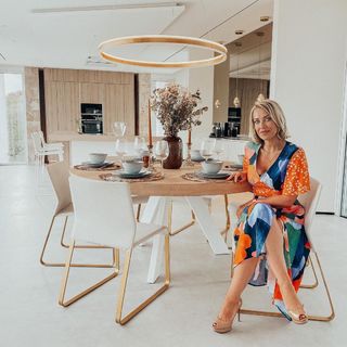 Laura Hamilton feet photo thumbnail