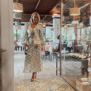 Laura Hamilton feet photo thumbnail