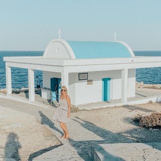 Laura Hamilton feet photo thumbnail