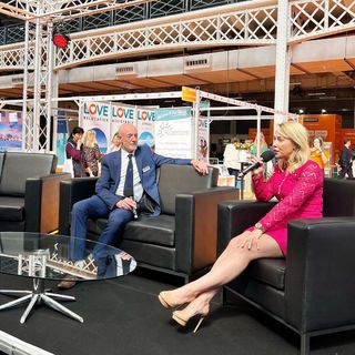 Laura Hamilton feet photo thumbnail