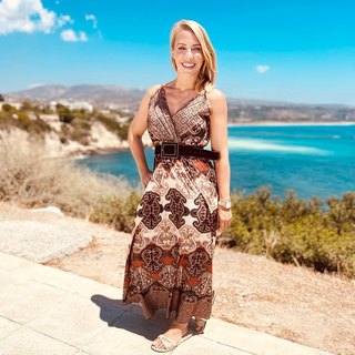 Laura Hamilton feet photo thumbnail