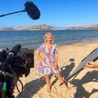 Laura Hamilton feet photo thumbnail