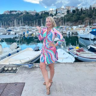 Laura Hamilton feet photo thumbnail