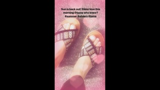 Laura Hamilton feet photo thumbnail