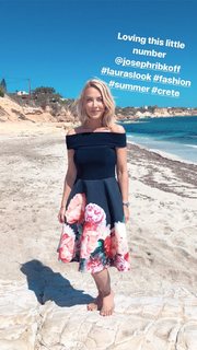 Laura Hamilton feet photo thumbnail