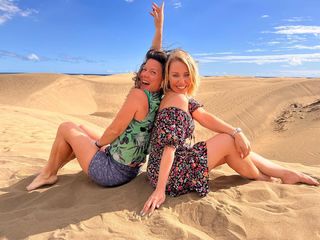 Laura Hamilton feet photo thumbnail