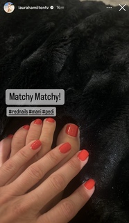 Laura Hamilton feet photo thumbnail