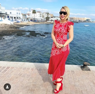 Laura Hamilton feet photo thumbnail