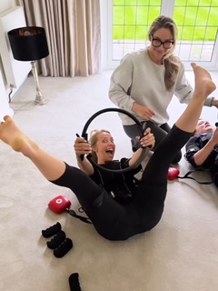 Laura Hamilton feet photo thumbnail