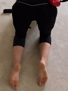 Laura Hamilton feet photo thumbnail