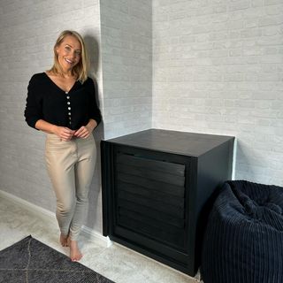 Laura Hamilton feet photo thumbnail