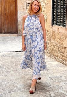 Laura Hamilton feet photo thumbnail