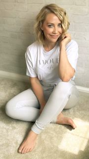 Laura Hamilton feet photo thumbnail