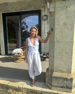 Laura Hamilton feet photo thumbnail