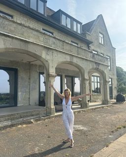 Laura Hamilton feet photo thumbnail