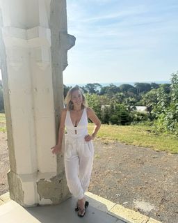 Laura Hamilton feet photo thumbnail