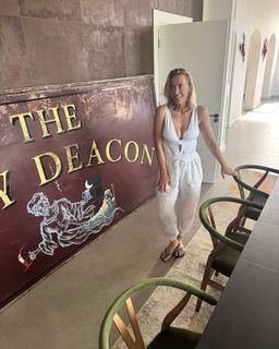 Laura Hamilton feet photo thumbnail