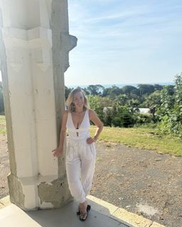 Laura Hamilton feet photo thumbnail