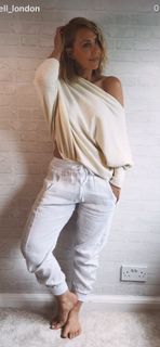 Laura Hamilton feet photo thumbnail