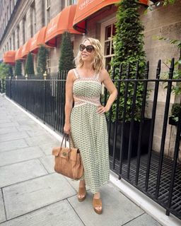 Laura Hamilton feet photo thumbnail