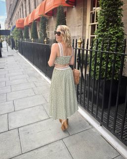 Laura Hamilton feet photo thumbnail