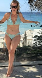 Laura Hamilton feet photo thumbnail