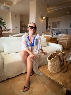 Laura Hamilton feet photo thumbnail